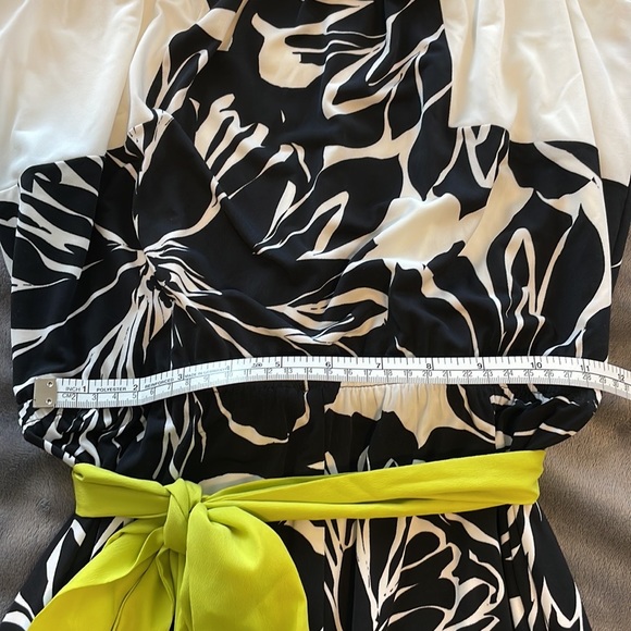 Vince Camuto Maxi Dress - Picture 6 of 6